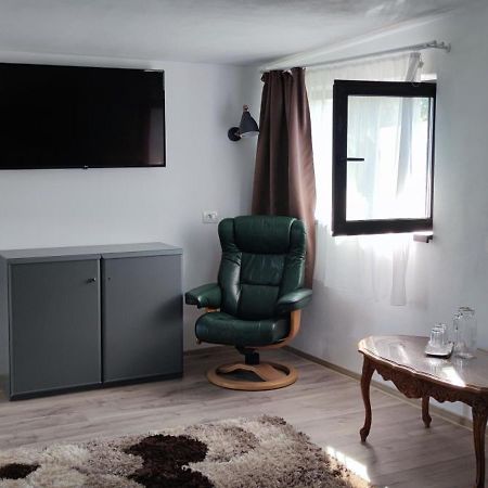 Conacul Caterinei Hotell Polovragi Exteriör bild
