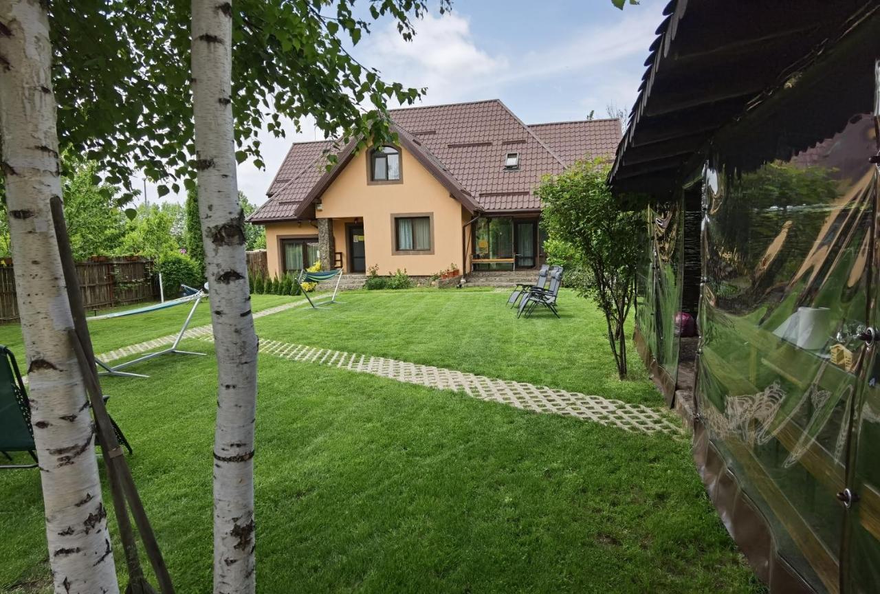 Conacul Caterinei Hotell Polovragi Exteriör bild