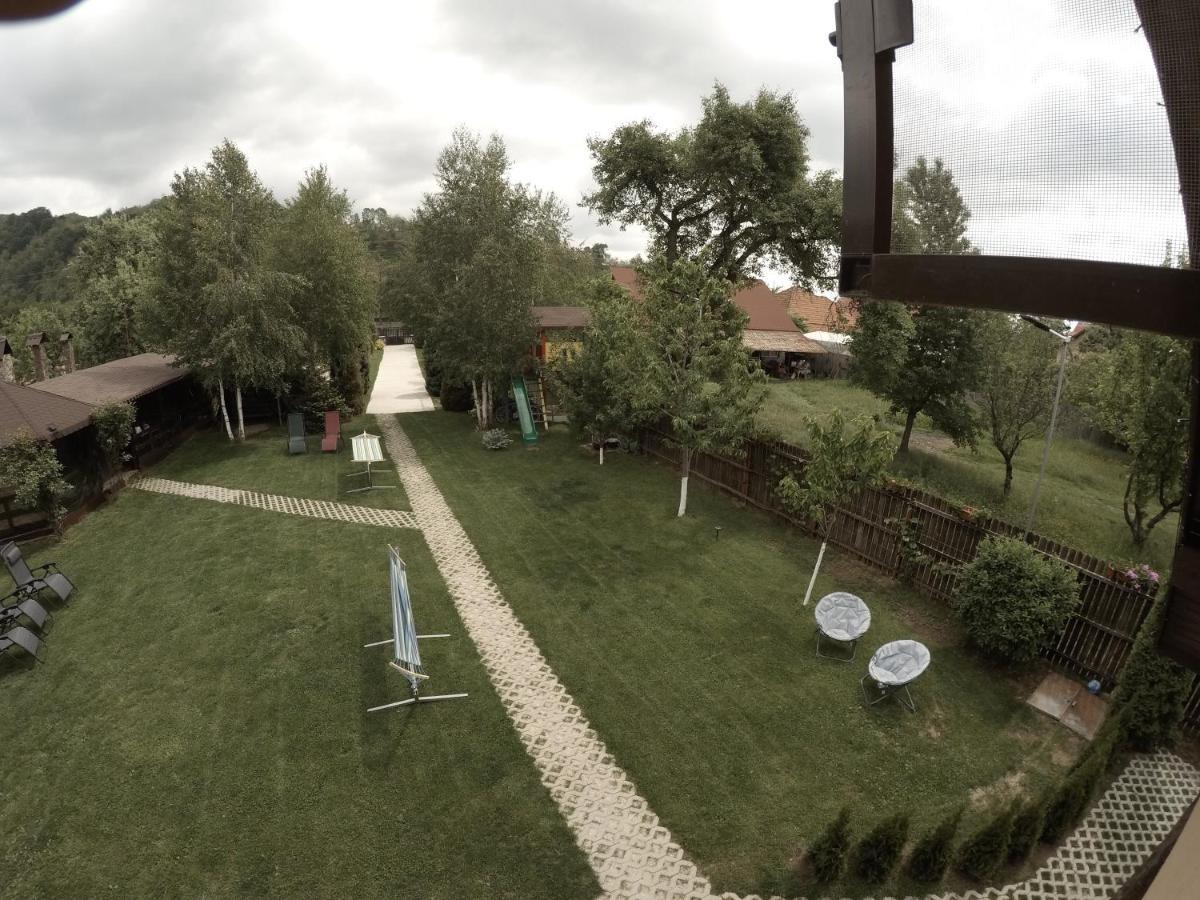 Conacul Caterinei Hotell Polovragi Exteriör bild