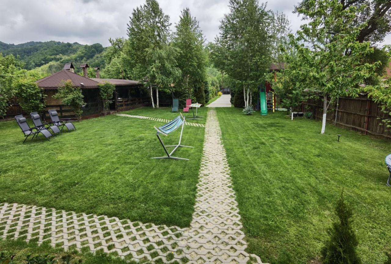 Conacul Caterinei Hotell Polovragi Exteriör bild