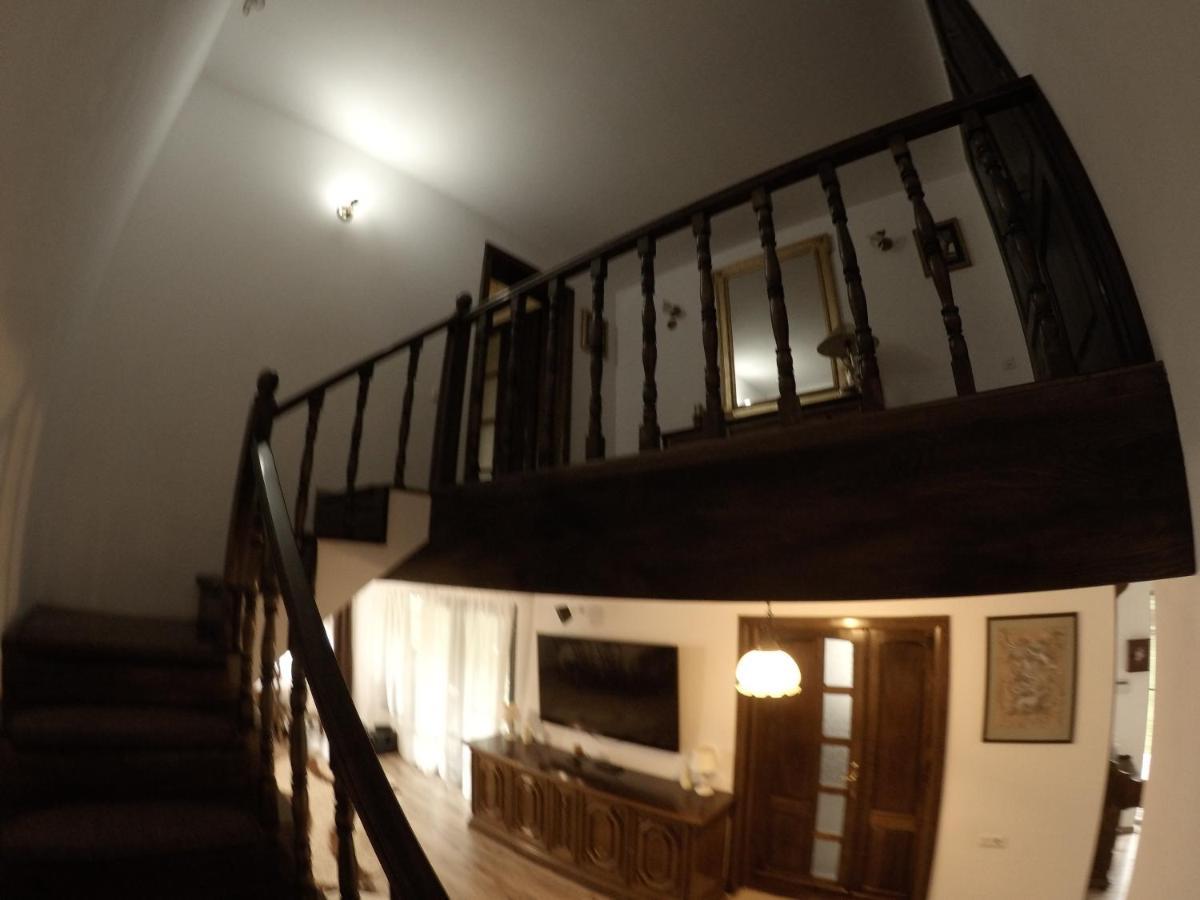 Conacul Caterinei Hotell Polovragi Exteriör bild