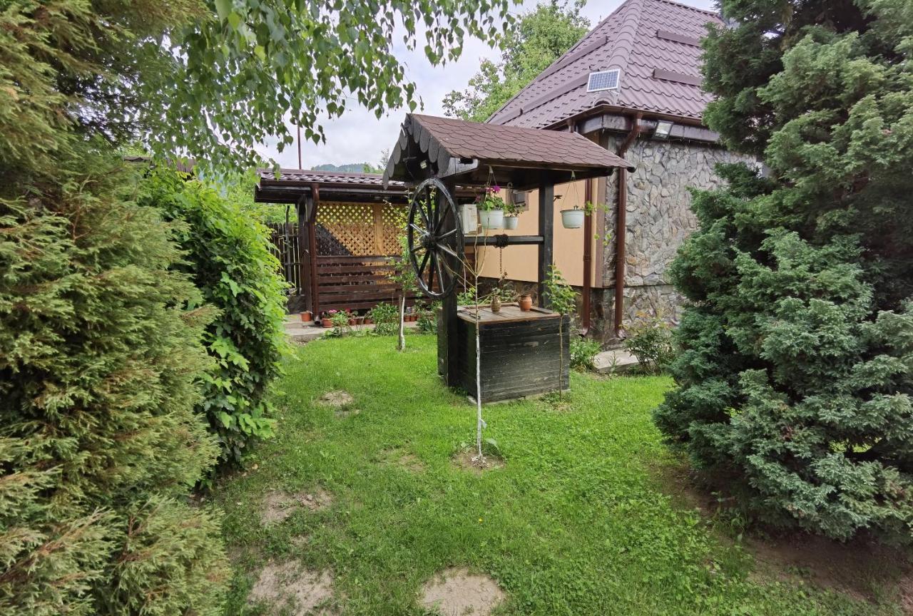Conacul Caterinei Hotell Polovragi Exteriör bild