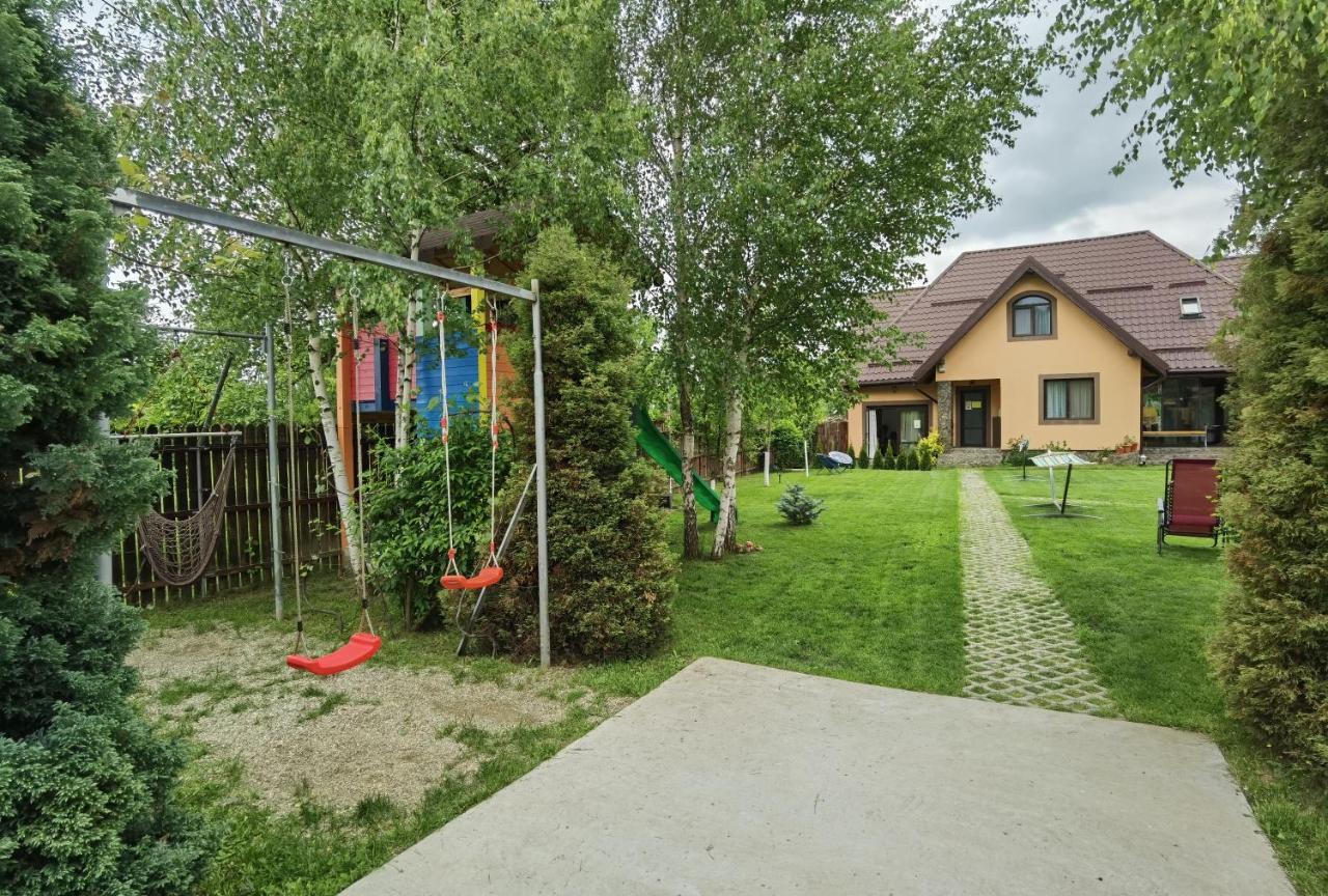 Conacul Caterinei Hotell Polovragi Exteriör bild