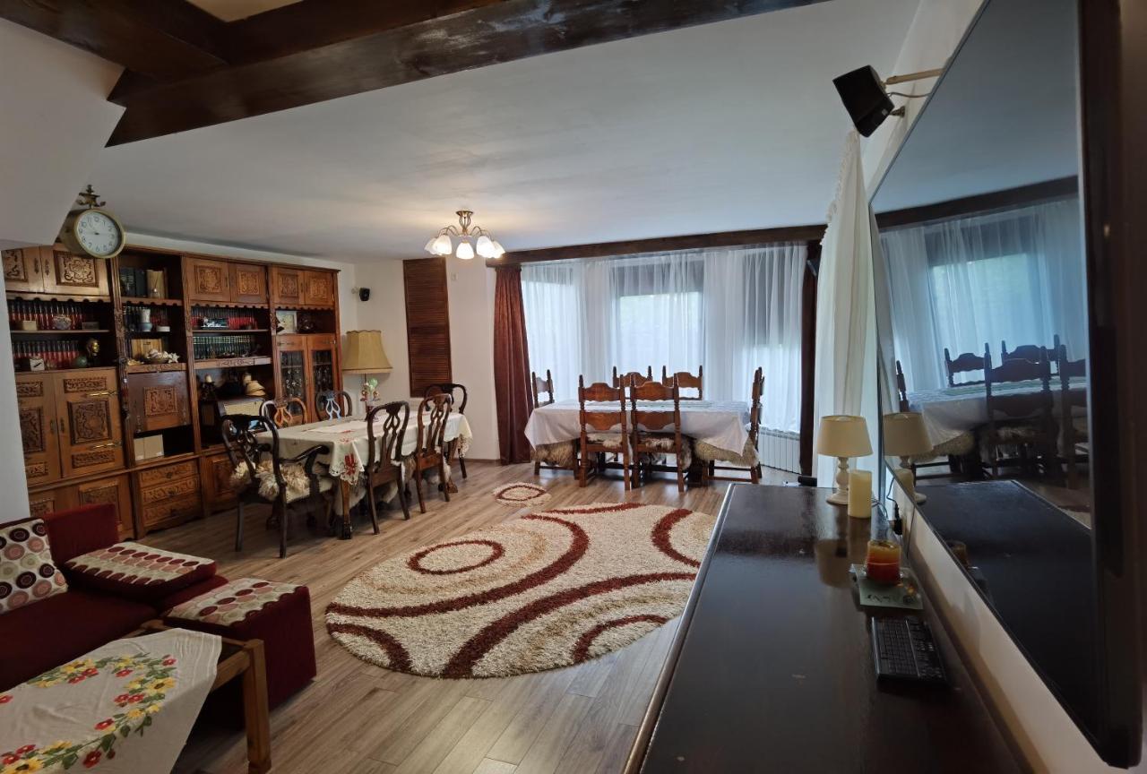 Conacul Caterinei Hotell Polovragi Exteriör bild