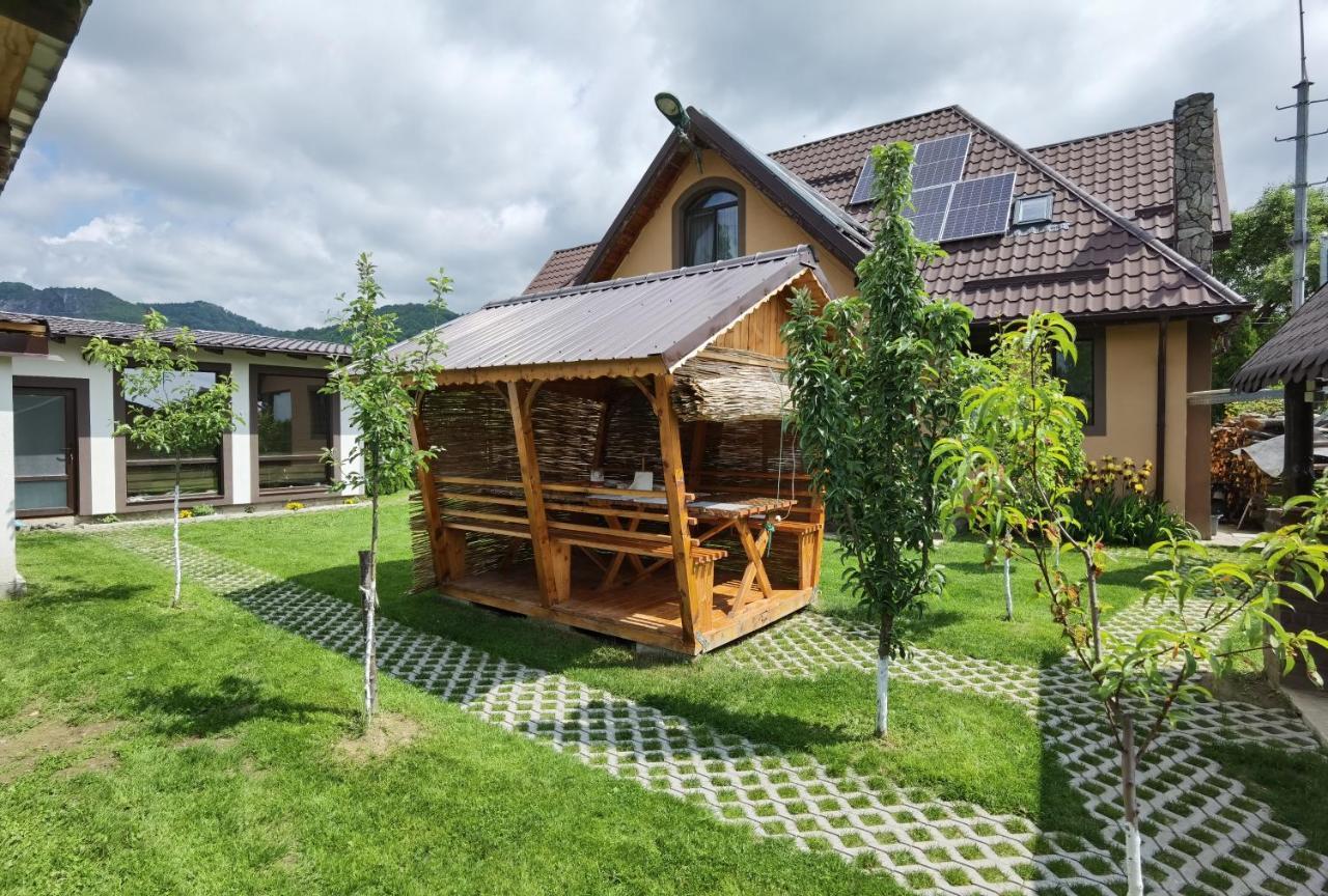 Conacul Caterinei Hotell Polovragi Exteriör bild