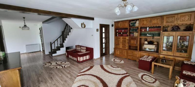 Conacul Caterinei Hotell Polovragi Exteriör bild