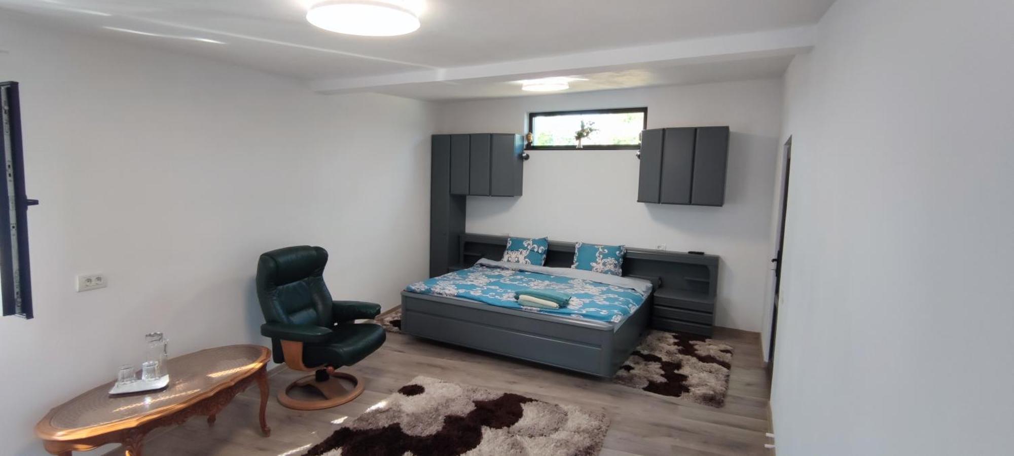 Conacul Caterinei Hotell Polovragi Exteriör bild