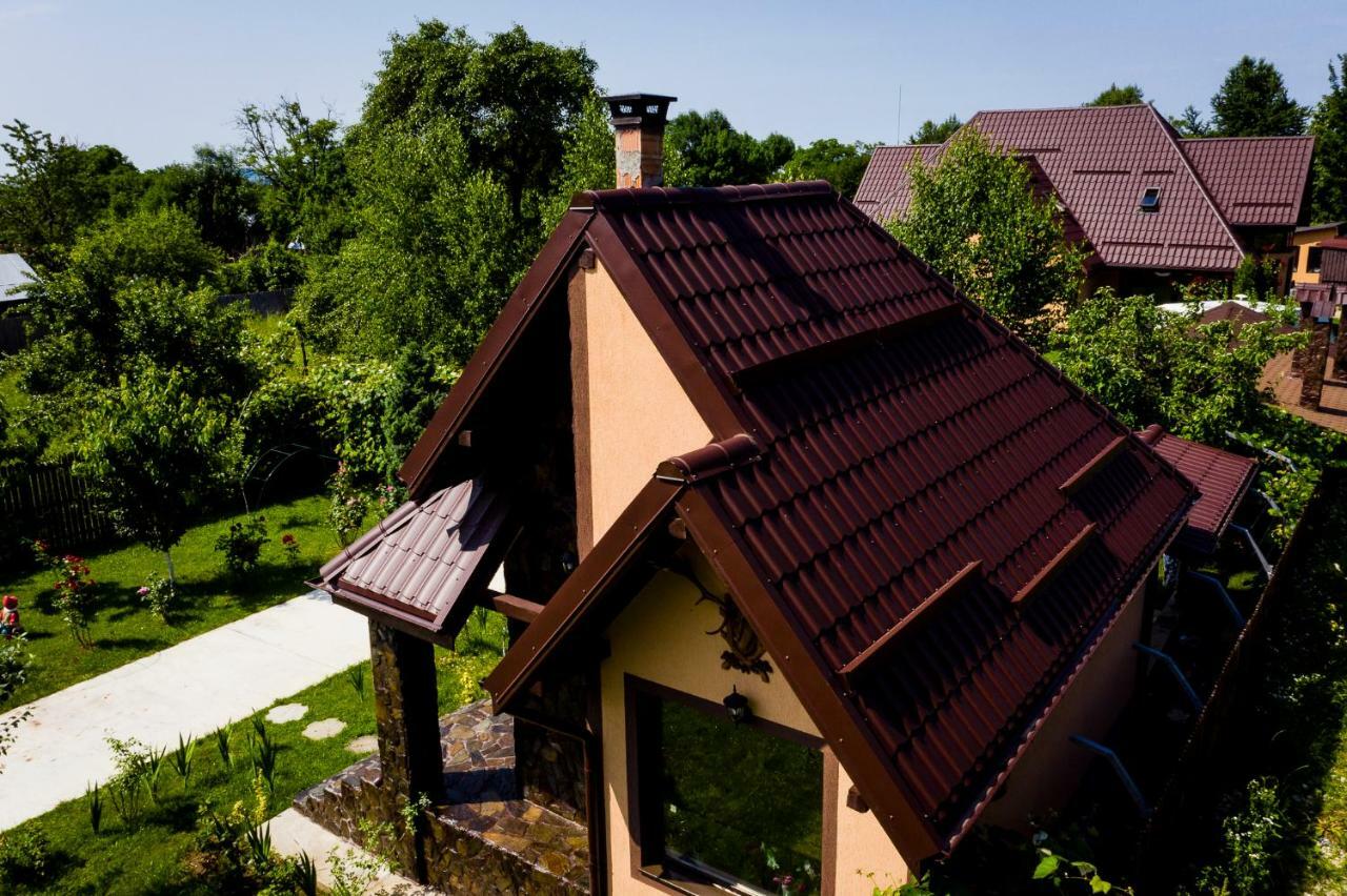 Conacul Caterinei Hotell Polovragi Exteriör bild
